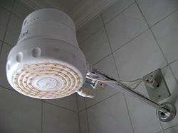 Descri��o: http://upload.wikimedia.org/wikipedia/commons/thumb/0/0e/Chuveiro.JPG/250px-Chuveiro.JPG